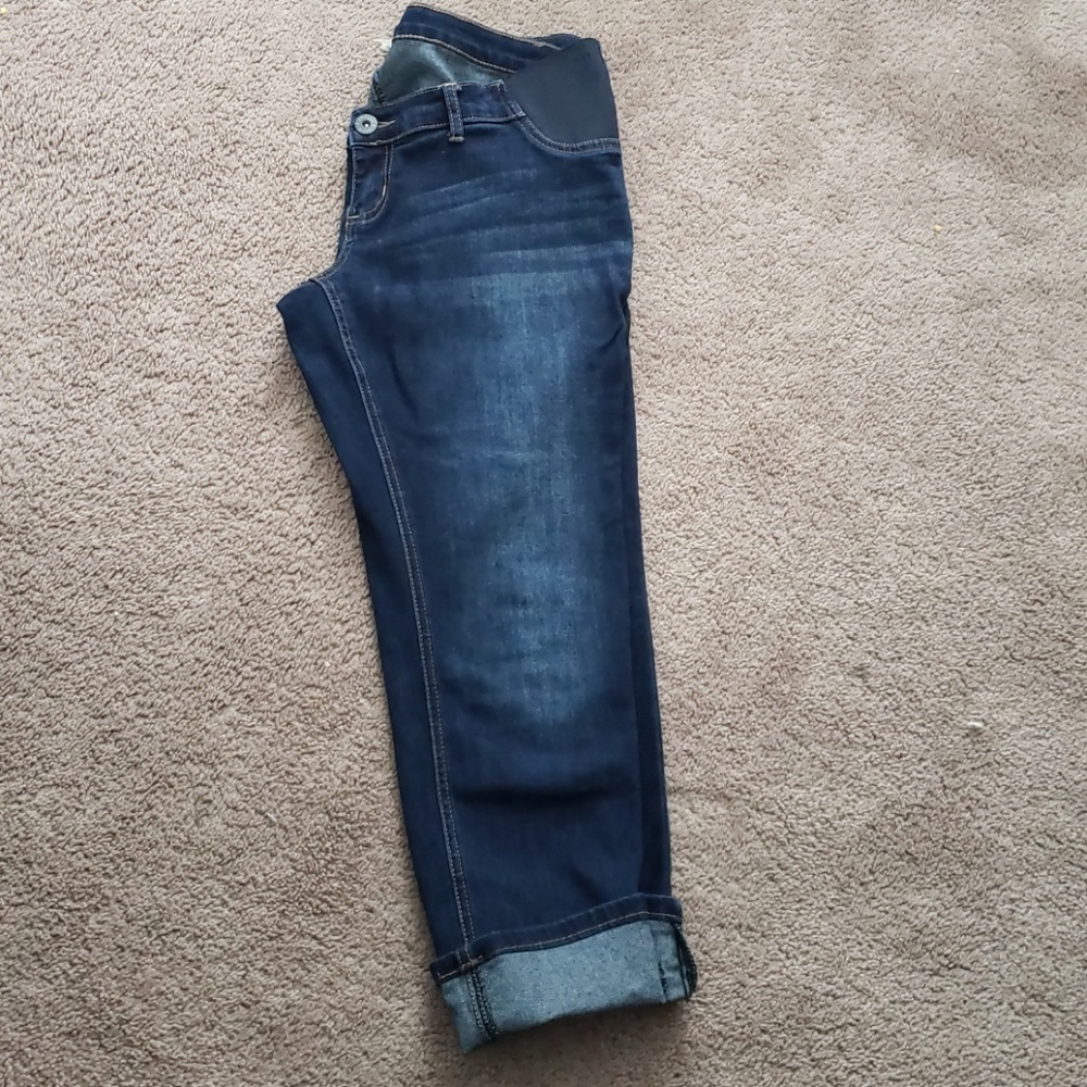 Maternity capris